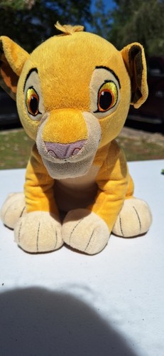 Peluche de Disney Rey León bebé Simba - Imagen 2 de 6