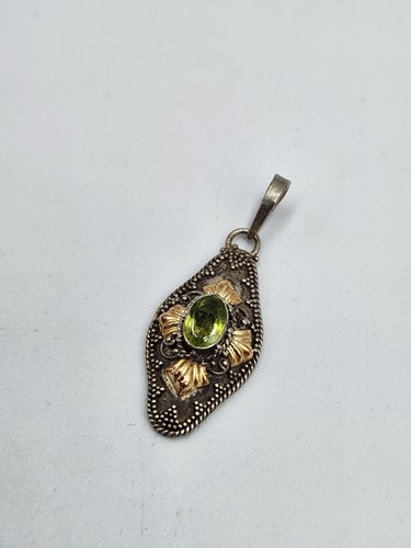 Sterling silver & gold Bali overlay pendant with green peridot stone - Picture 2 of 6