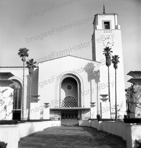 (2) 8x10 Prints Union Station Los Angeles California 1945 #2016519 - Picture 1 of 2