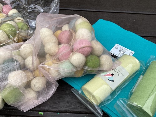 Clearance Spring Craft Supplies - LG Lots of Pastel Felt Balls and Sheets - Picture 3 of 4