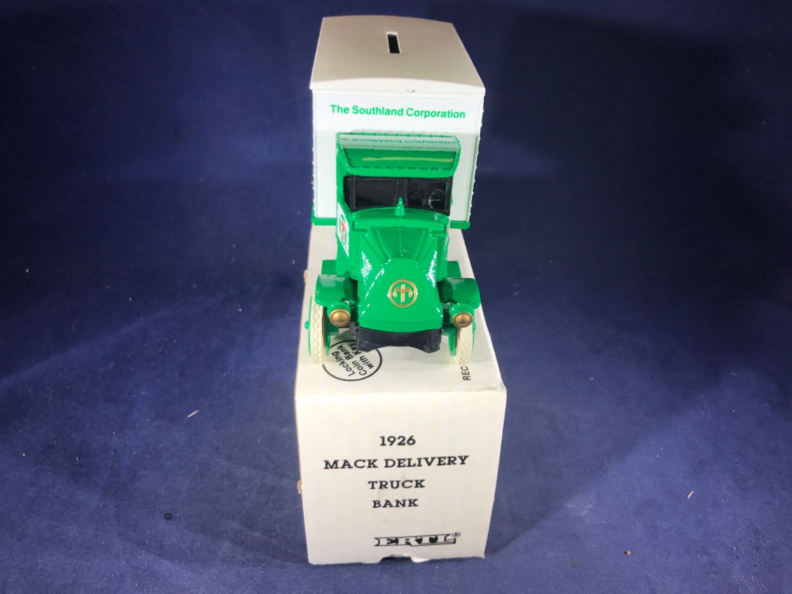 E355 ERTL 138 SCALE DIE CAST BANK 1926 MACK TRUCK 7ELEVIN STORES