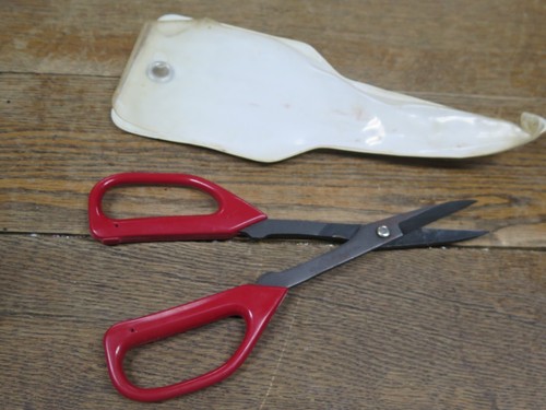 Vintage Shears Scissors Red Handles 7.5” Made in Japan w/ Original Pouch - Picture 1 of 8