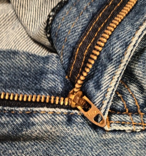 Vintage Levi's 549 With A Skosh More Room Leather Tab Patch 80's 33 X 30 - Picture 8 of 14