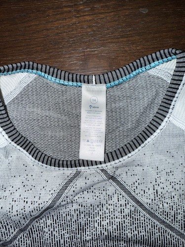 Ivivva by Lululemon Girls Swiftly Fly Tech Bl/W Long Sleeve Shirt Girls Size 14 - Picture 2 of 4