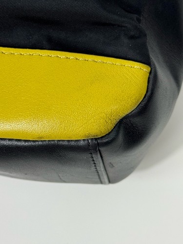 Bolso bandolera Coach negro con correa derecha o izquierda de cuero amarillo - Imagen 8 de 17