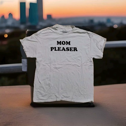 DANNY DUNCAN T-SHIRT MOM PLEASER MENS LG WHITE SS COTTON YouTuber 40" X 24"New - Picture 2 of 7