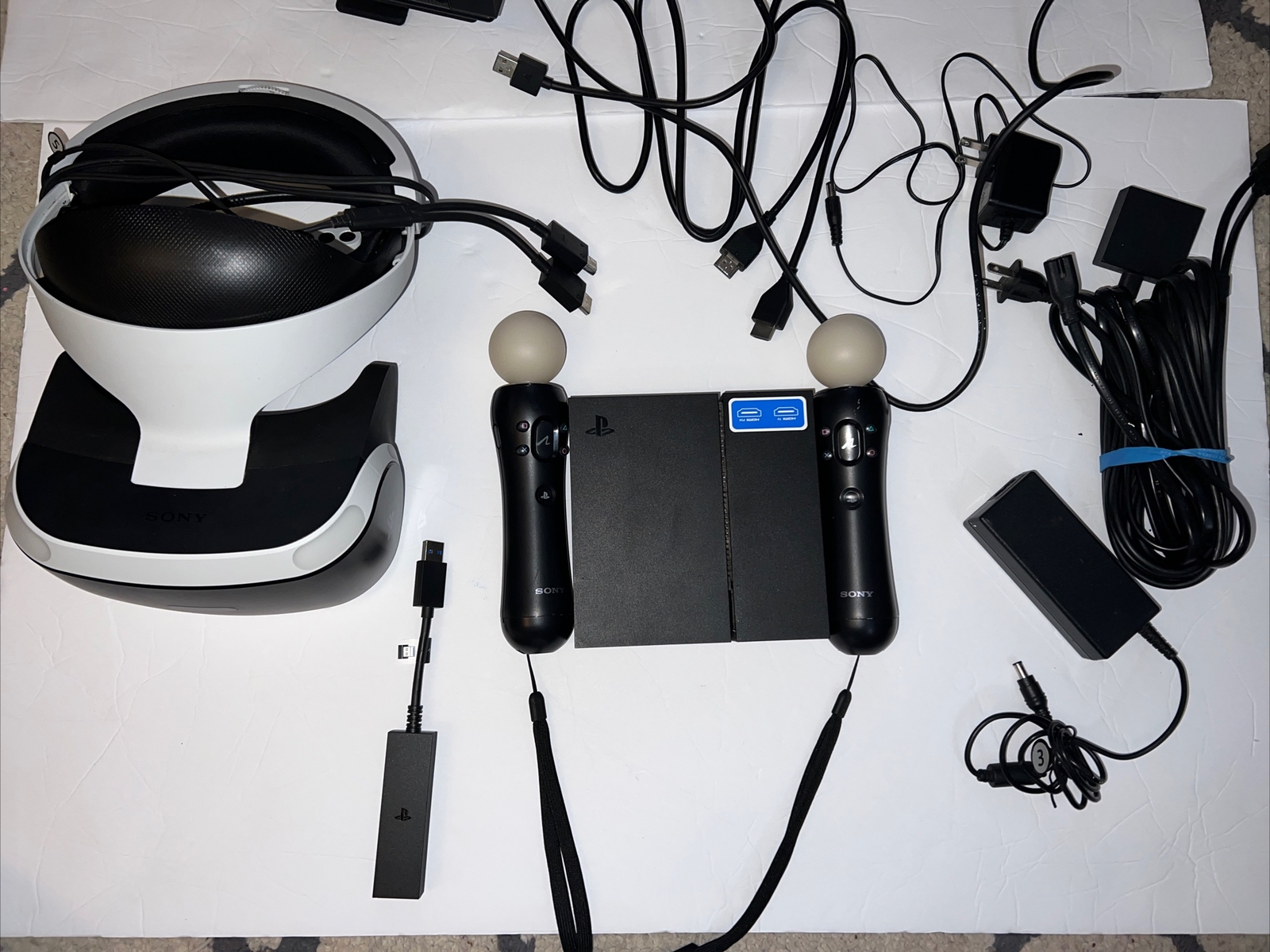 Sony CUHZVR1 PlayStation VR Bundle for PS4 + Cables, Controllers