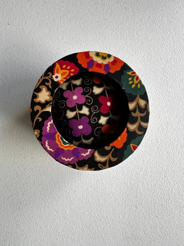 Vera Bradley Suzani Floral Redondo Reloj Pulsera Caja Retirado Raro Almohada Sin Reloj - Imagen 3 de 6