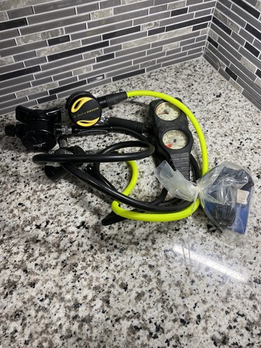 Oceanic Alpha 8, Amaranto, DynaSub SCUBA Diving Gear - Picture 1 of 12