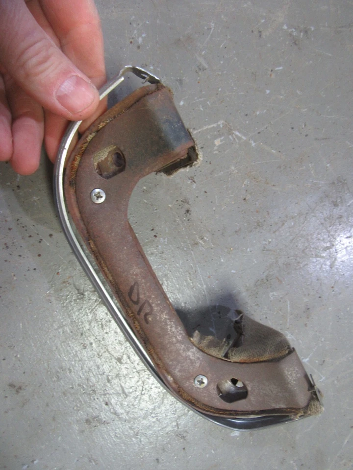 Chevrolet Fleetline Styleine 1951 coche interior reposabrazos manija base moldura Foto 2 de 4