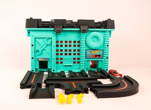 Hot Wheels City Town Center - Picture 2 of 5