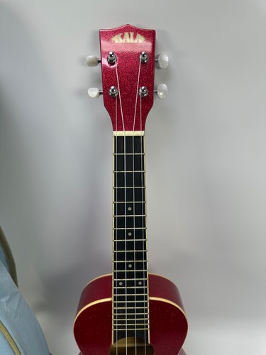Kala Ritzy Red Sparkle Concert Ukulele (KA-SPRK-RED) w/bag - Picture 8 of 9