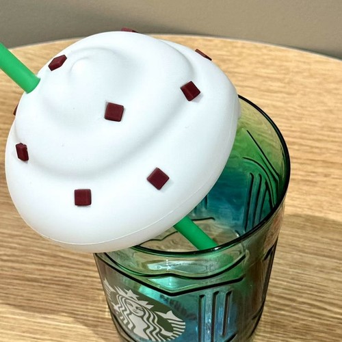 Taza de vidrio Starbucks Frappuccino Party Collection 16,5 oz - con paja y tapa cremosa - Imagen 4 de 9