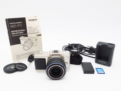 Olympus Pen E-P1 Systemkamera Digital 14-42mm 1:3.5-5.6 - NUR 698 Auslösungen