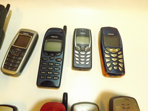 Sammlung alter Nokia Handys – teils seltene Modelle, teils originalverpackt 3310 - Bild 4 von 7