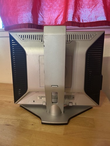Dell 1707Fpt LCD Monitor w/Rotating Stand - Picture 9 of 11