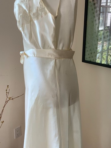 1950s Bridal Nightgown - Embroidered - Satin - M - L? - Picture 14 of 24
