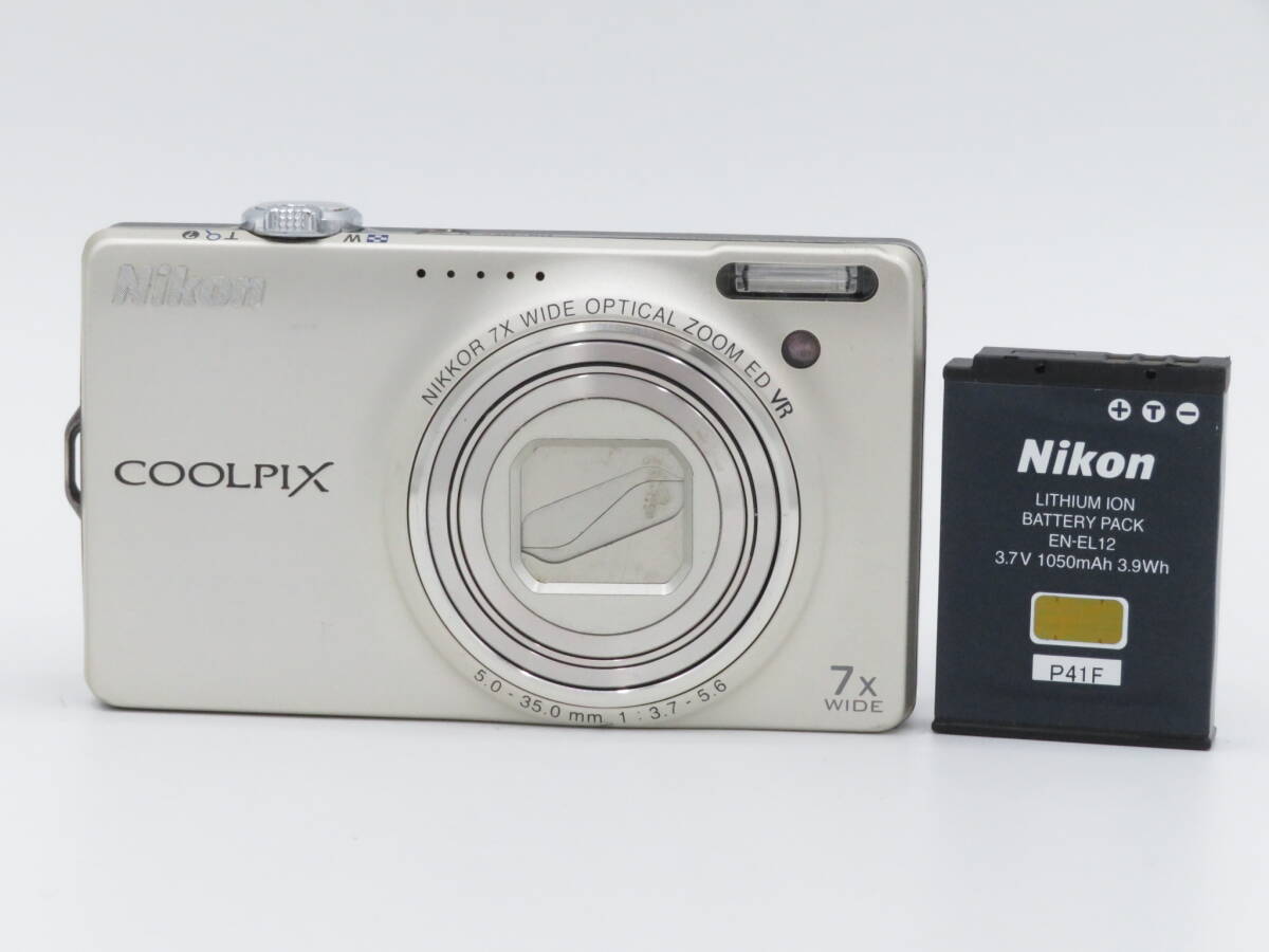 Nikon COOLPIX S6000 Digital Camera Silver with battery Nikon COOLPIX S6000 Digital Camera Silver with battery