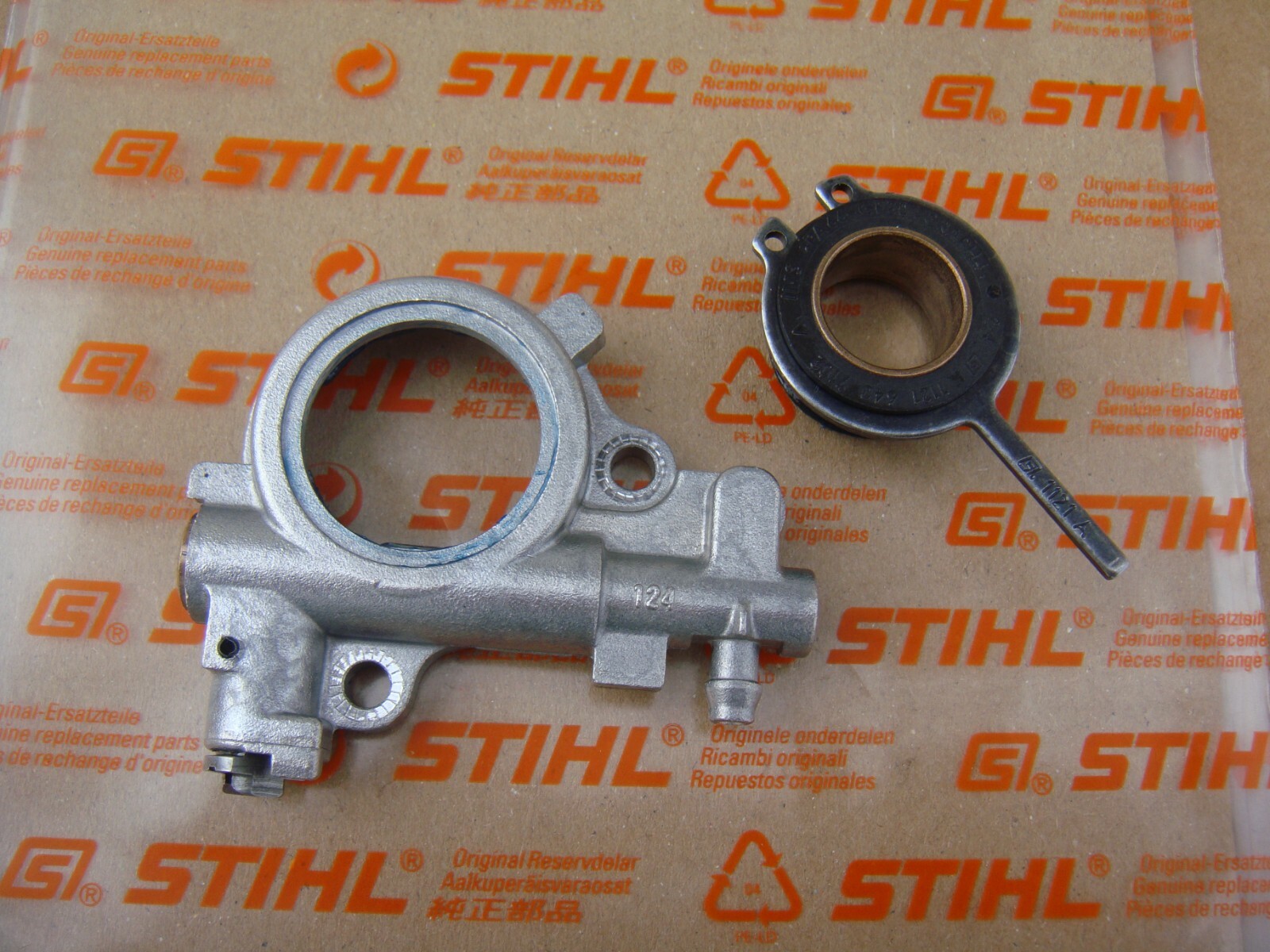 GENUINE STIHL MS261C MS261 CHAINSAW OIL PUMP & WORM GEAR NEW TAKE OFF