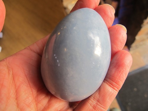 Angelite Healing crystal Egg polished blue angelic compassion Throat chakra 153g - Picture 11 of 12