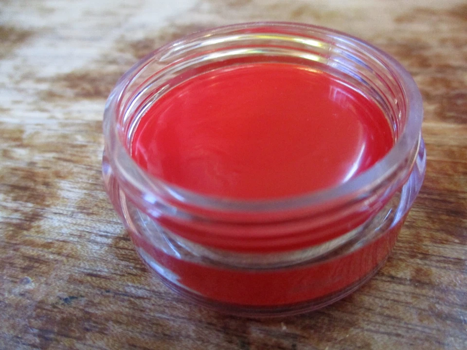 LOTE de 6 macetas de color de labios Mica Beauty (ROJO) Amplía las fotos para examinar el tono Foto 2 de 3