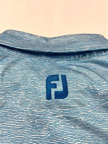 Camisa Polo FJ FootJoy Rendimiento Golf Azul Geométrica Manga Corta Para Hombre M. - Imagen 8 de 8