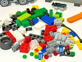 Retired ©2012 LEGO 4635 Bricks and more Fun with Vehicles 100% Complete + Extras