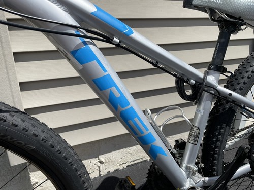 Trek Marlin 4 Mountain Bike silver & blue XS 13.5  w 27.5 inch rims! Make Offer! - Picture 15 of 17