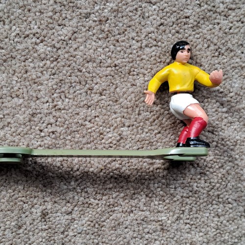 Vintage PARKER STRIKER - 1970s Football Board Game - X6 original player figures - Picture 8 of 11