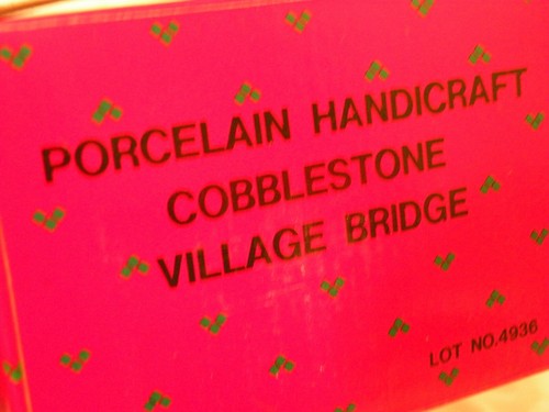 Weihnachtsdorf 8" lang 3" hoch handbemalt Porzellan Stein Brücke 1990 - Bild 4 von 13