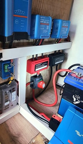 2 x Stromverteilerschiene / Busbar, 4 x M8, 48 V, 300 A, schwarz und rot - Bild 5 von 14