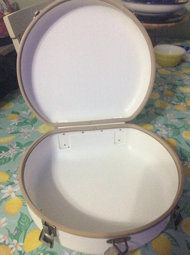 Vintage 60's 70's Round Hard Plastic Train Case White Footed 13x12x5 Hat Box MOD - Picture 5 of 11
