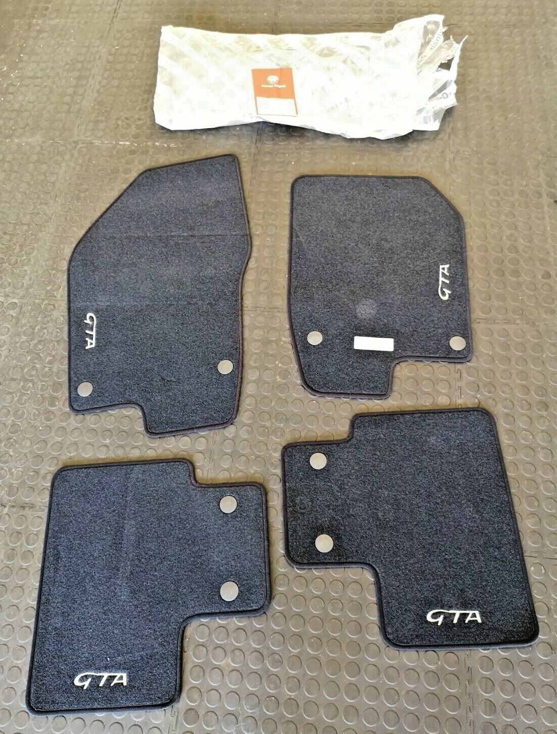 BRAND NEW Alfa Romeo 156 GTA Black Genuine Floor Matts 156036895 BRAND NEW Alfa Romeo 156 GTA Black Genuine Floor Matts 156036895