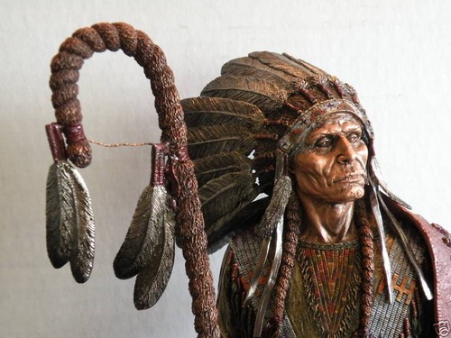 "Chilmark Peltre ""GORRO DE GUERRA"" Joe Slockbower LE # 337 de 350 (11 3/4" de alto) - Imagen 5 de 7