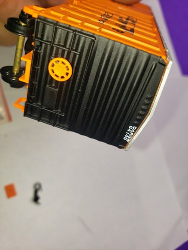 HO Walthers 932-4709 50' Waffle Side Box Car Rio Grande D&RGW 64149 Orange 1:87 - Picture 12 of 12