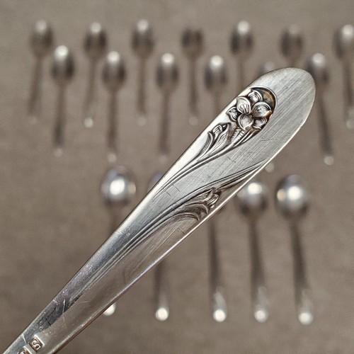 Holmes & Edwards ROMANCE - 19 Pieces Inlaid IS Silverplate Flatware Silverware - Picture 3 of 6