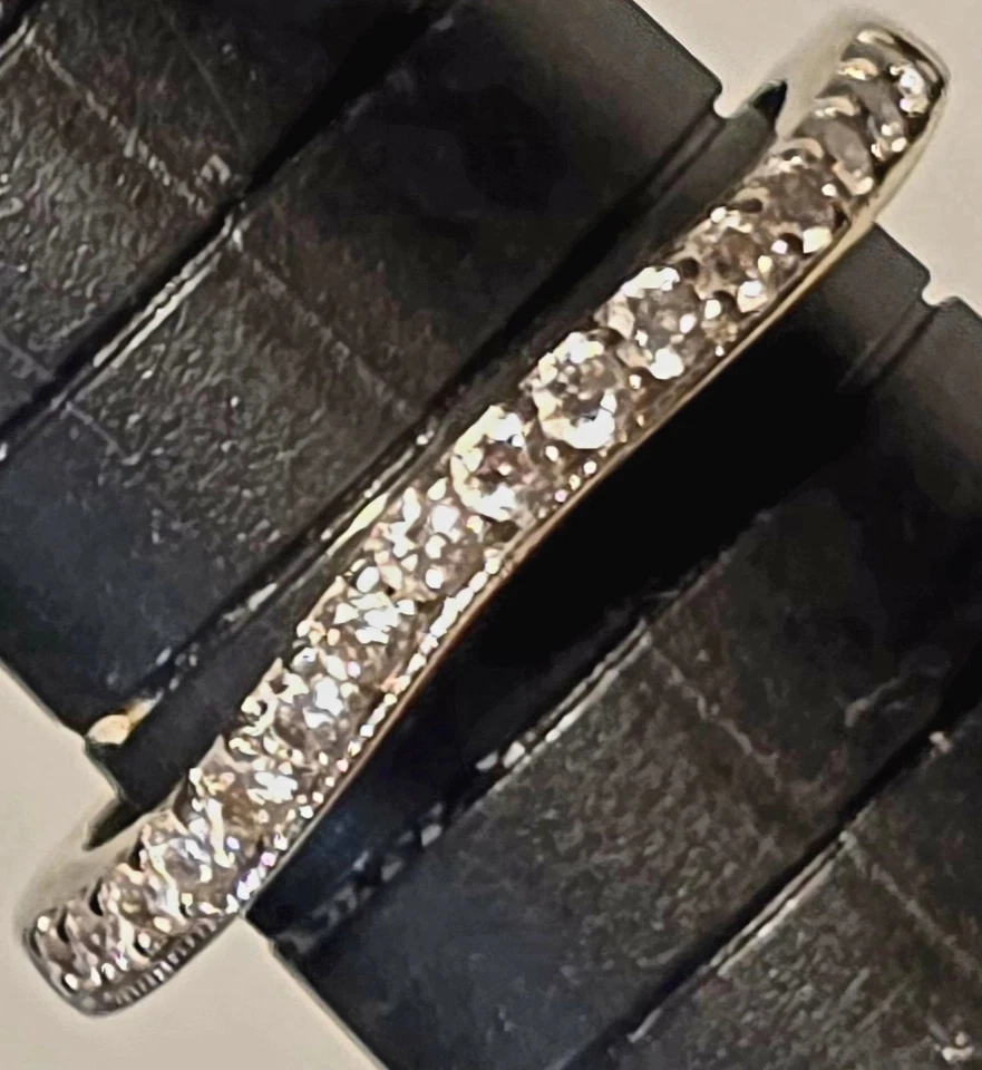 Anillo apilable con banda de diamantes de 0,50 quilates de oro blanco de 14 k Foto 4 de 4