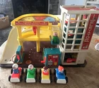 Vintage Fisher Price Little People Parking Garage #930  ramp Cars