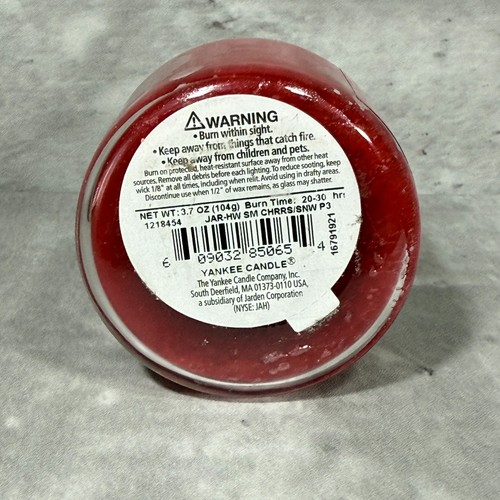 Yankee Candle 3.7 oz Scented Candle - Cherries On Snow - New - Picture 3 of 4