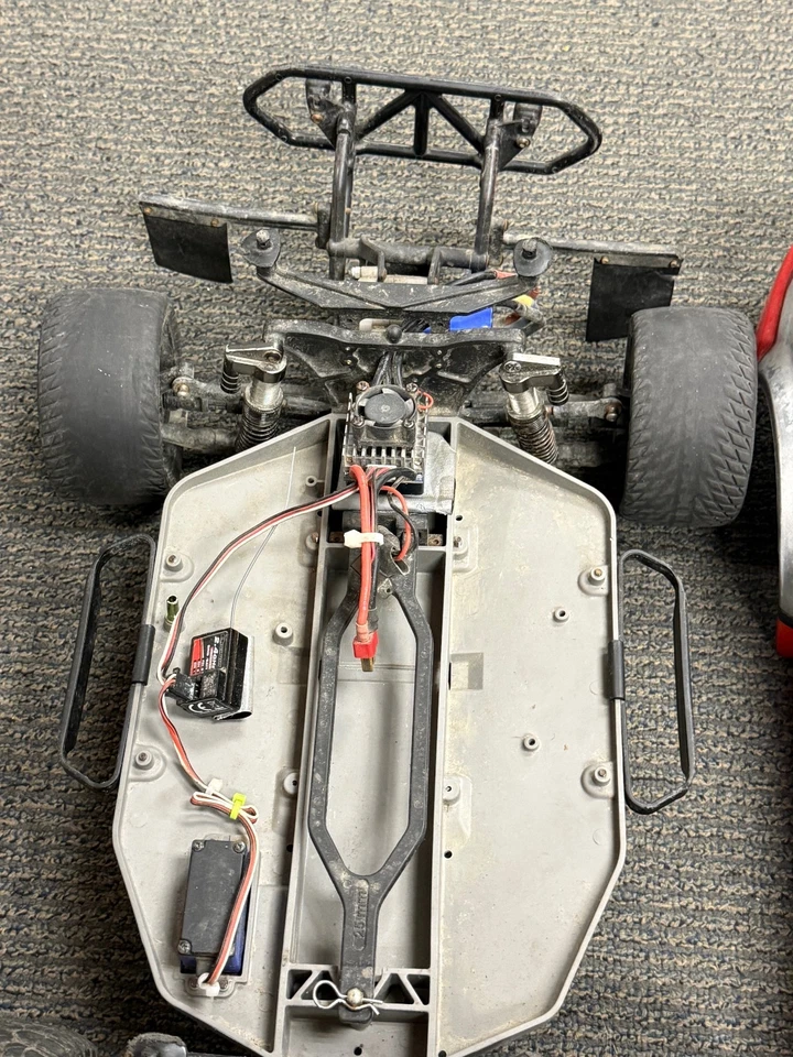 Traxxas Slash 2wd VXL 1/10 Scale w/ Brushless Motor, ESC, and Steering Servo - Image 4 of 4