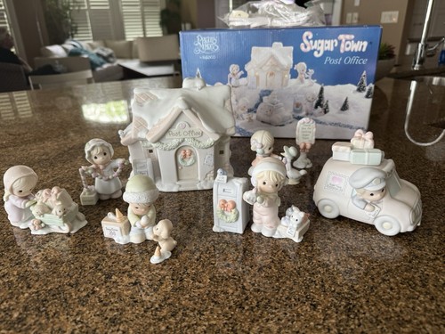 Kostenloser Versand Vintage Precious Moments Sugar Town Post Office Komplettsatz