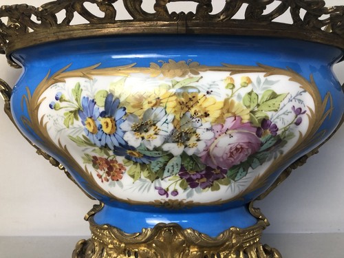 Bedeutendes antikes französisches Sevres Mark Porzellan mit vergoldeter Bronze Herzstück. - Bild 13 von 23