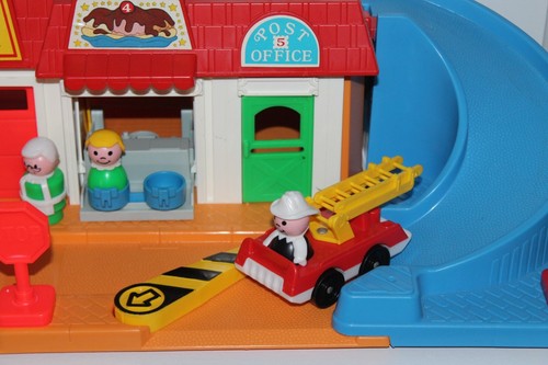 De colección Fisher Price Little People Main Street Village Completo con Caja Coches Juguetes Años 80 - Imagen 4 de 22