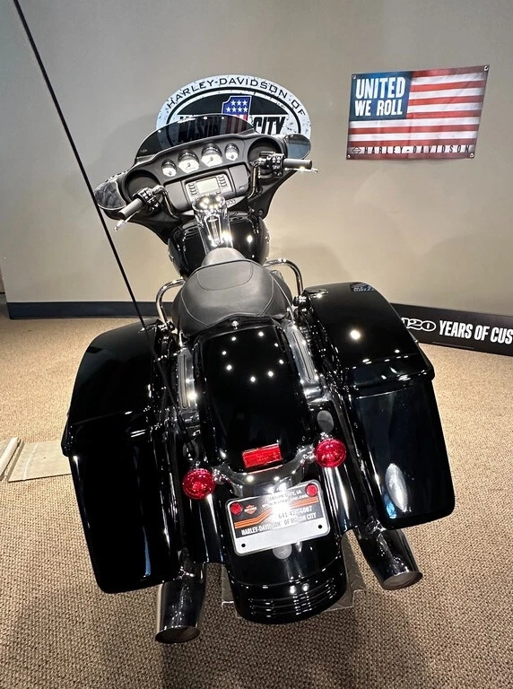 2022 Harley-Davidson Street Glide  - Image 4 of 4