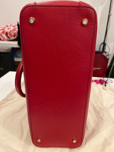 Tory Burch saffiano leather tote bag in red with an adjustable shoulder strap - Picture 4 of 9