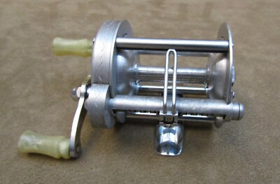 VINTAGE PFLUEGER NOBBY USA NO.1963 BAIT CASTING LEVELWIND FISHING