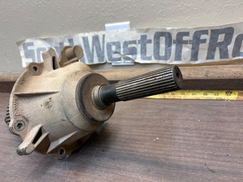 1987-1995 JEEP WRANGLER NP231 Transfer Case Main Shaft, Oil Pump, Housing - Picture 3 of 5