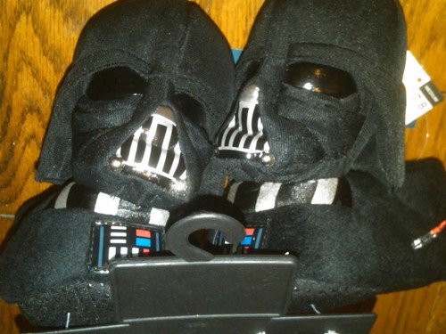 NUEVAS CON ETIQUETAS ZAPATILLAS NEGRAS CON CABEZA DE STAR WARS PARA NIÑOS PEQUEÑOS TALLA 7/8 - Imagen 3 de 3
