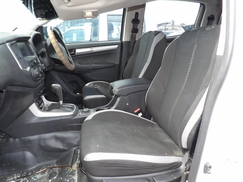 HOLDEN COLORADO RG 07/2016-12/2020 FRONT BUMPER BAR NON PARK SENSOR TYPE  - image 4 of 4