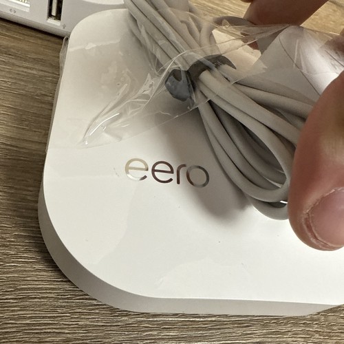 eero A010001 - AC Whole Home Wi-Fi System (3-pack) - White - Picture 4 of 4